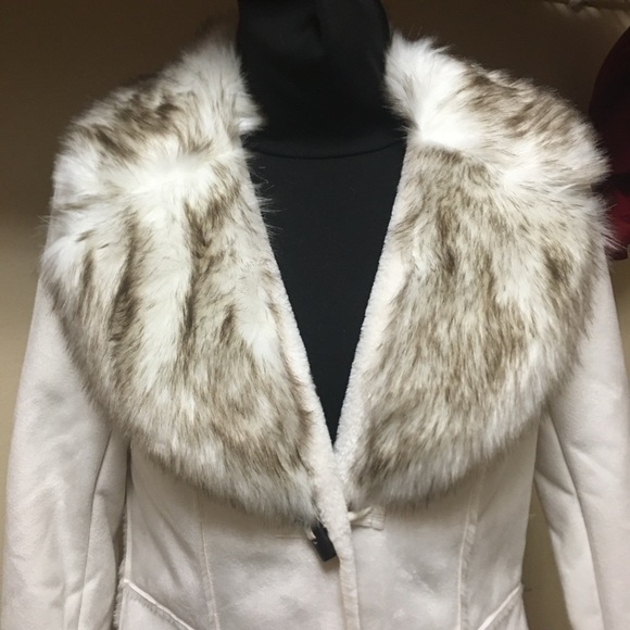Gorgeous and Cozy Venus Cream Faux Suede Sherpa Jacket with Faux Fur, Size Small - Picture 2 of 14
